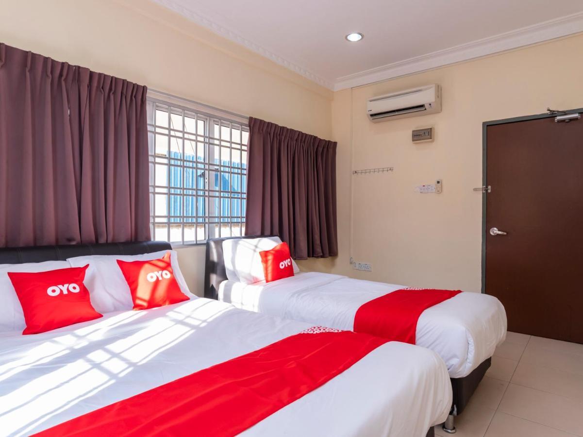 Oyo 89536 Hazris Hotel Batu Pahat Luaran gambar
