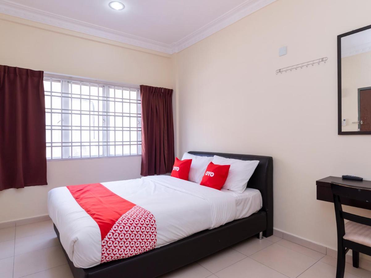 Oyo 89536 Hazris Hotel Batu Pahat Luaran gambar