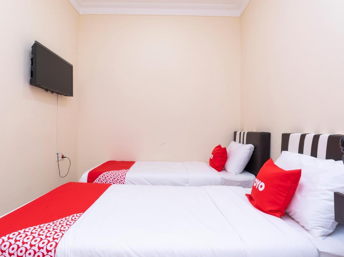 Oyo 89536 Hazris Hotel Batu Pahat Luaran gambar