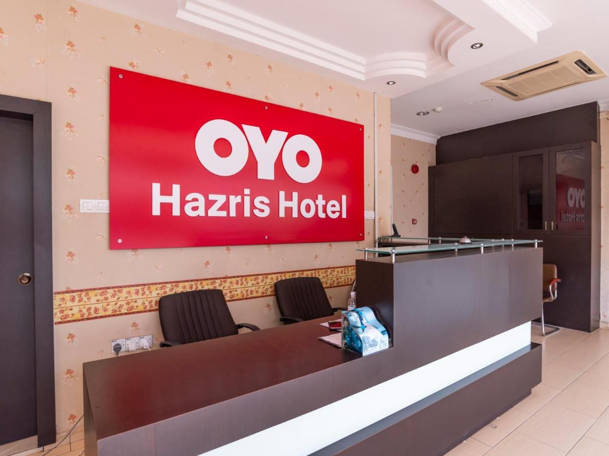Oyo 89536 Hazris Hotel Batu Pahat Luaran gambar