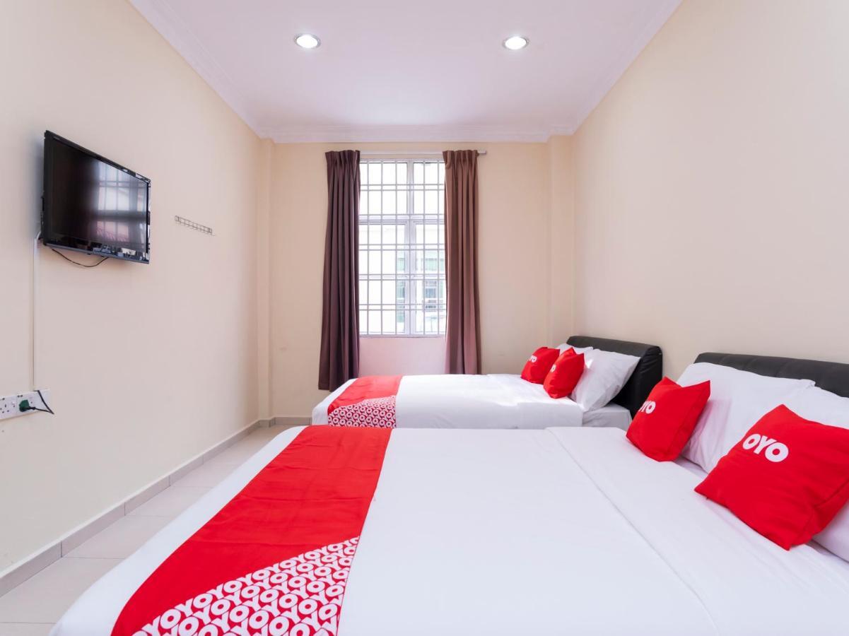 Oyo 89536 Hazris Hotel Batu Pahat Luaran gambar