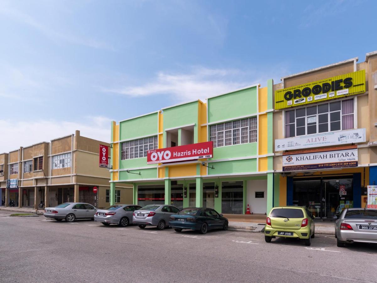 Oyo 89536 Hazris Hotel Batu Pahat Luaran gambar