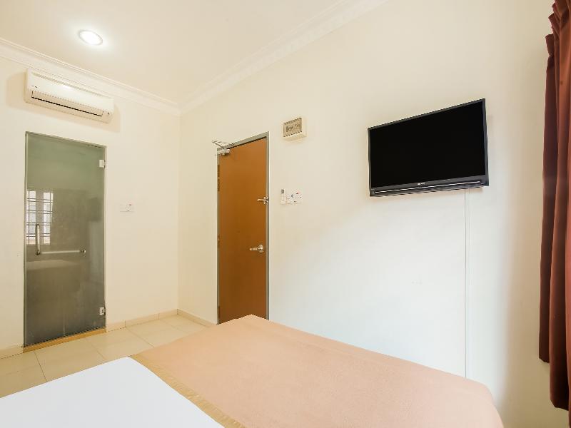 Oyo 89536 Hazris Hotel Batu Pahat Luaran gambar