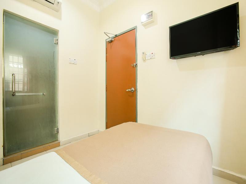 Oyo 89536 Hazris Hotel Batu Pahat Luaran gambar