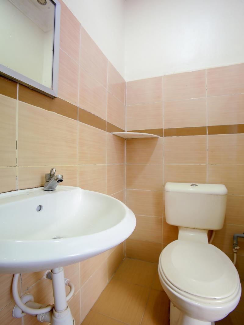 Oyo 89536 Hazris Hotel Batu Pahat Luaran gambar