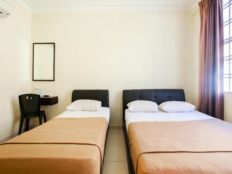 Oyo 89536 Hazris Hotel Batu Pahat Luaran gambar