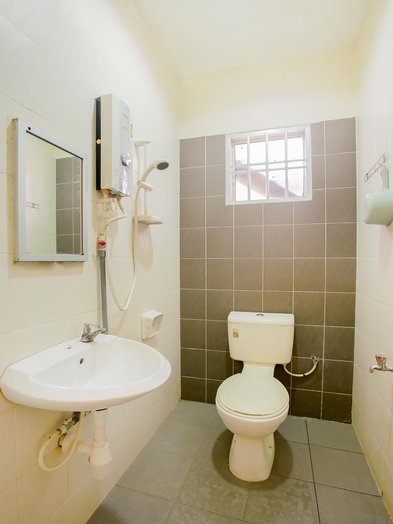 Oyo 89536 Hazris Hotel Batu Pahat Luaran gambar