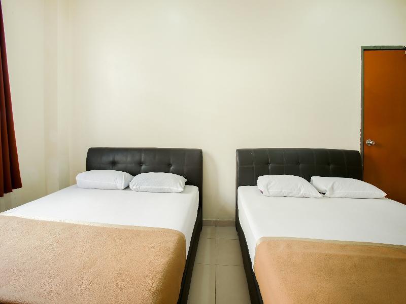 Oyo 89536 Hazris Hotel Batu Pahat Luaran gambar