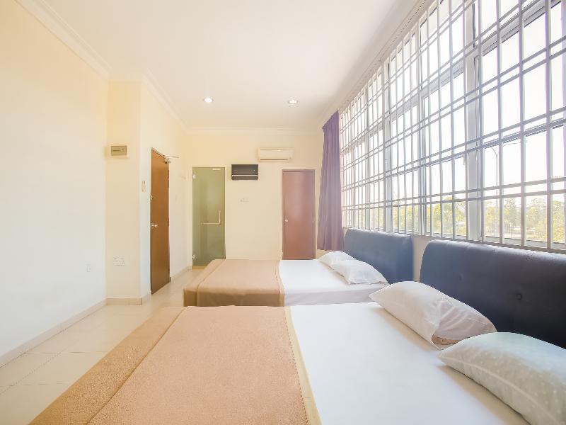 Oyo 89536 Hazris Hotel Batu Pahat Luaran gambar