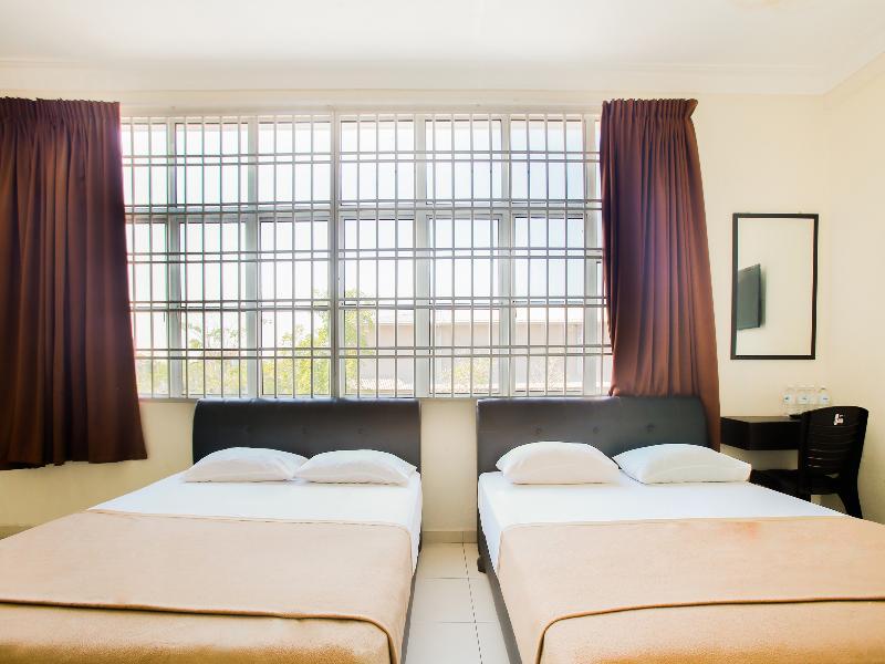 Oyo 89536 Hazris Hotel Batu Pahat Luaran gambar