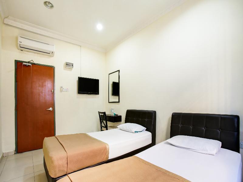 Oyo 89536 Hazris Hotel Batu Pahat Luaran gambar