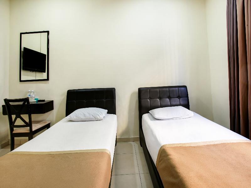 Oyo 89536 Hazris Hotel Batu Pahat Luaran gambar